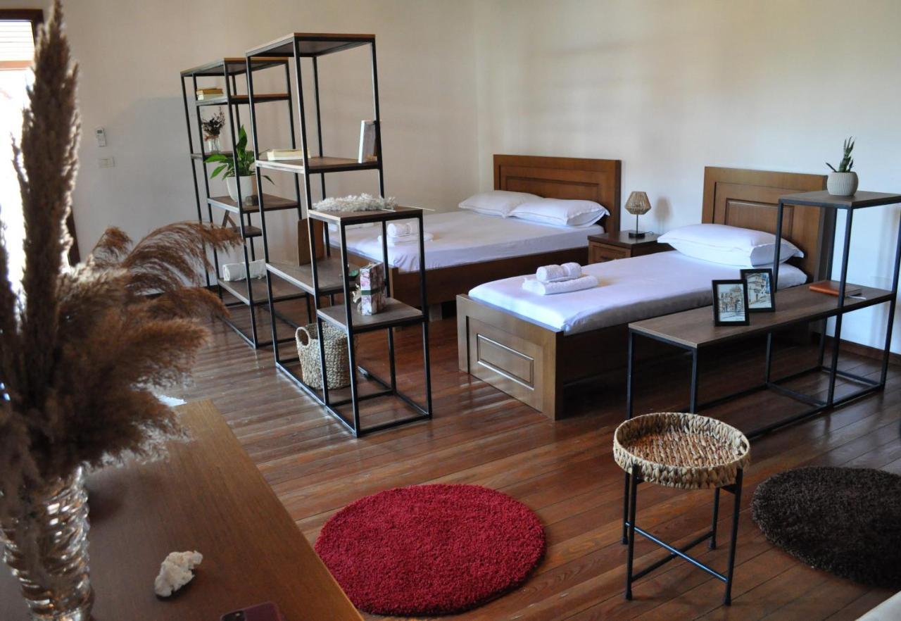 Timber Guest House ベラト エクステリア 写真