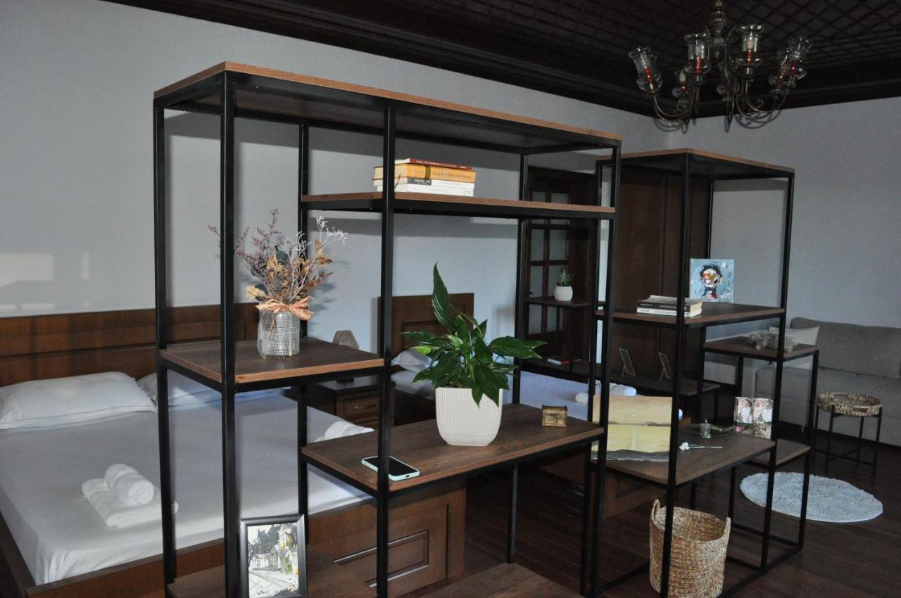 Timber Guest House ベラト エクステリア 写真